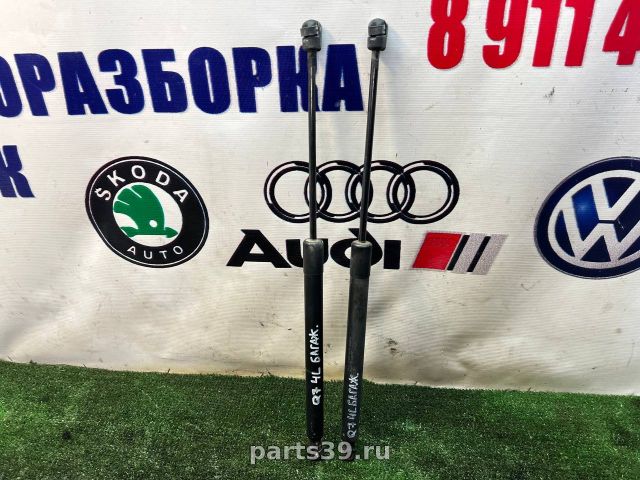 Амортизатор задней крышки багажника на Audi Q7 4L