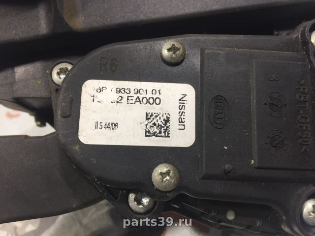 Педаль акселератора на Nissan Navara D40