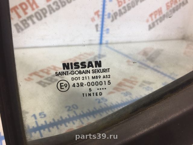 Форточка задних дверей Лев. на Nissan Navara D40