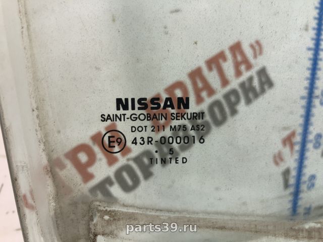 Стекло двери передней Прав. на Nissan Navara D40