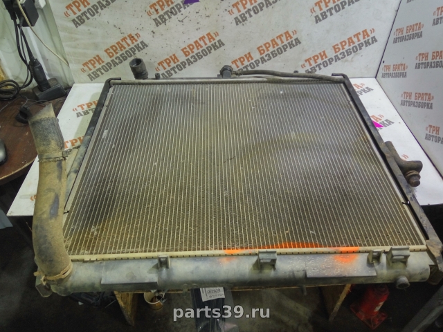 Радиатор охлаждающей жидкости на Nissan Navara D40