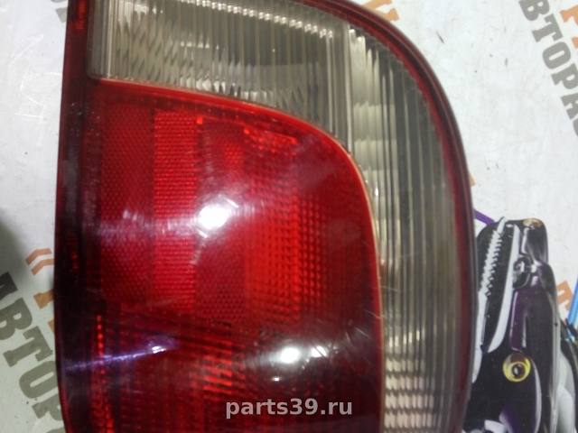 фонарь задний правый на Toyota Yaris P1